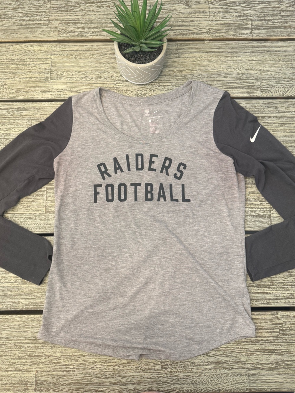 Women's Nike Raiders Football Long Sleeve Tee - Light Gray/Charcoal, Sz Med